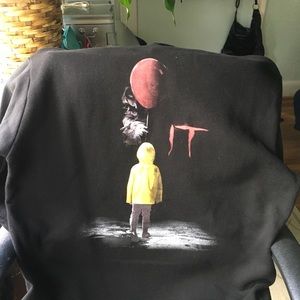 IT Sweatshirt with hood-black with design